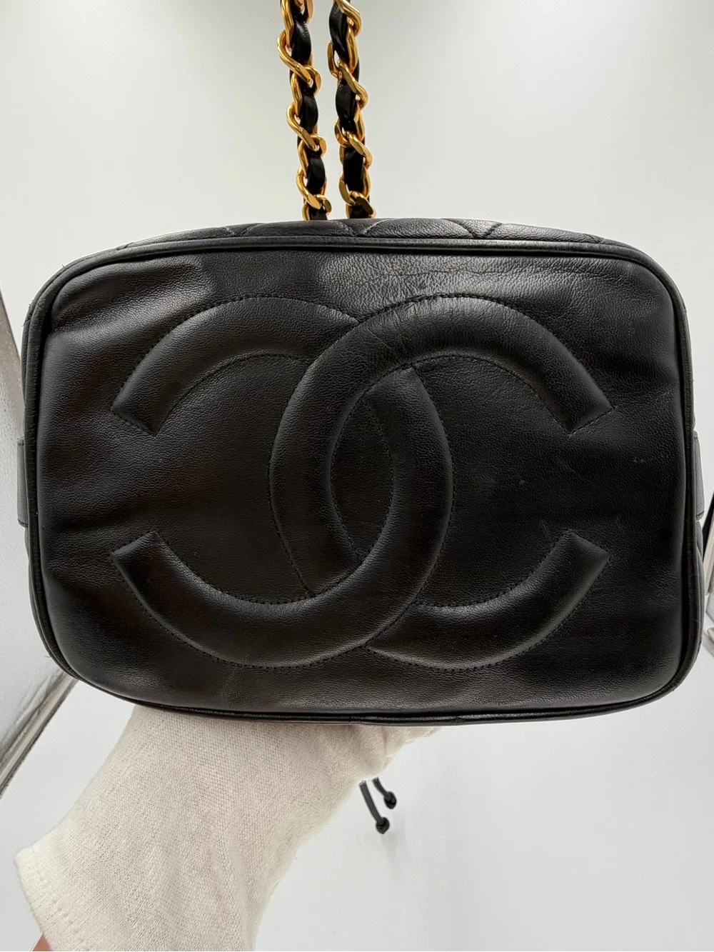 🖤💛CHANEL Black Lambskin Bucket Bag with Gold Chain W/Dust Bag and Entrupy COA
